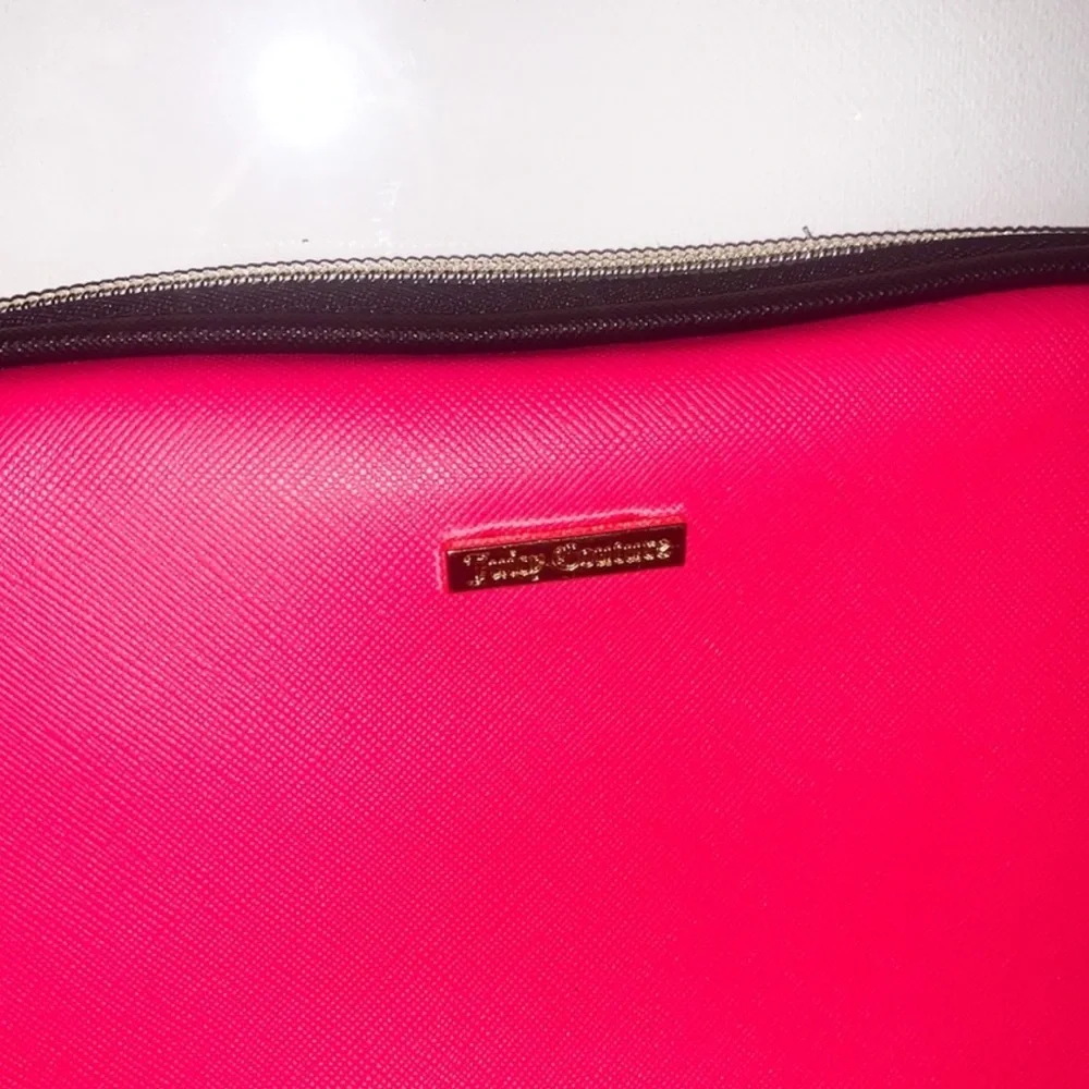 New Juicy Couture Woman’s Simply Stunning Hot Pink & Black Clutch